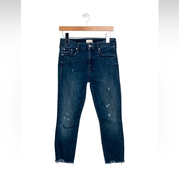 Mother Looker Ankle Chew Distressed Jeans in Breaking the Law Size 26 - Picture 2 of 8
